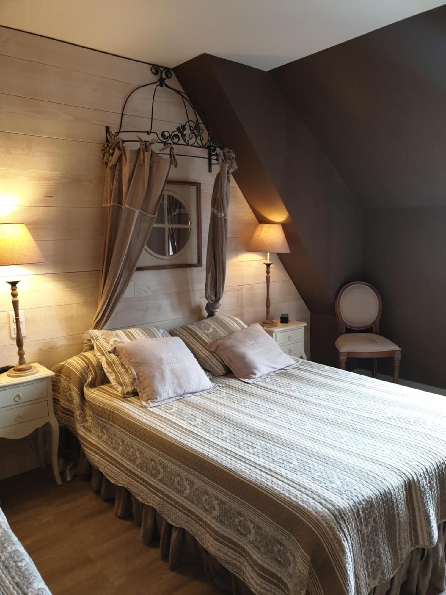 Hostellerie Belle Rive Gagnac-sur-Cere Exterior foto